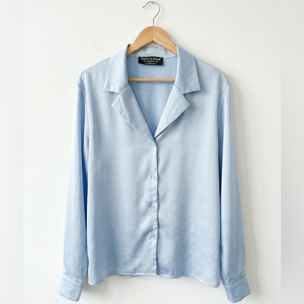 Vintage Light Blue Button-Up Shirt S/M